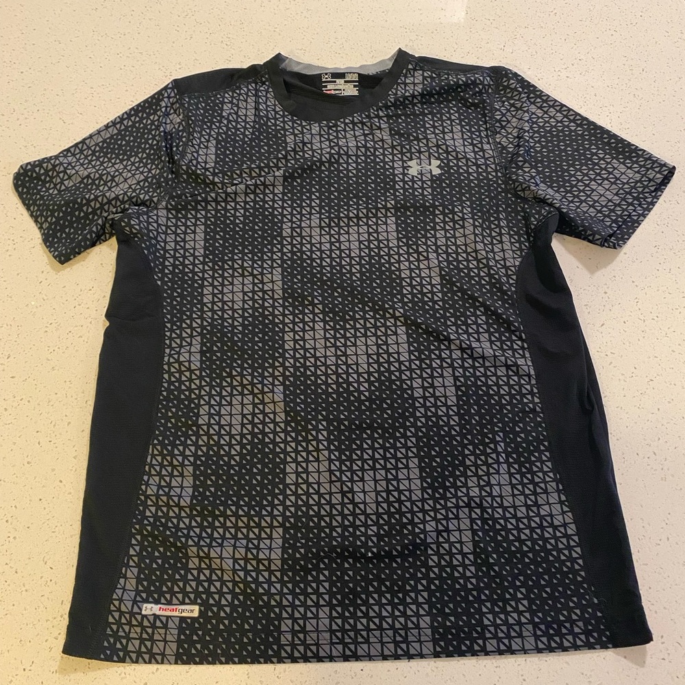 EUC Men’s Under Armour Heat Gear Shirt